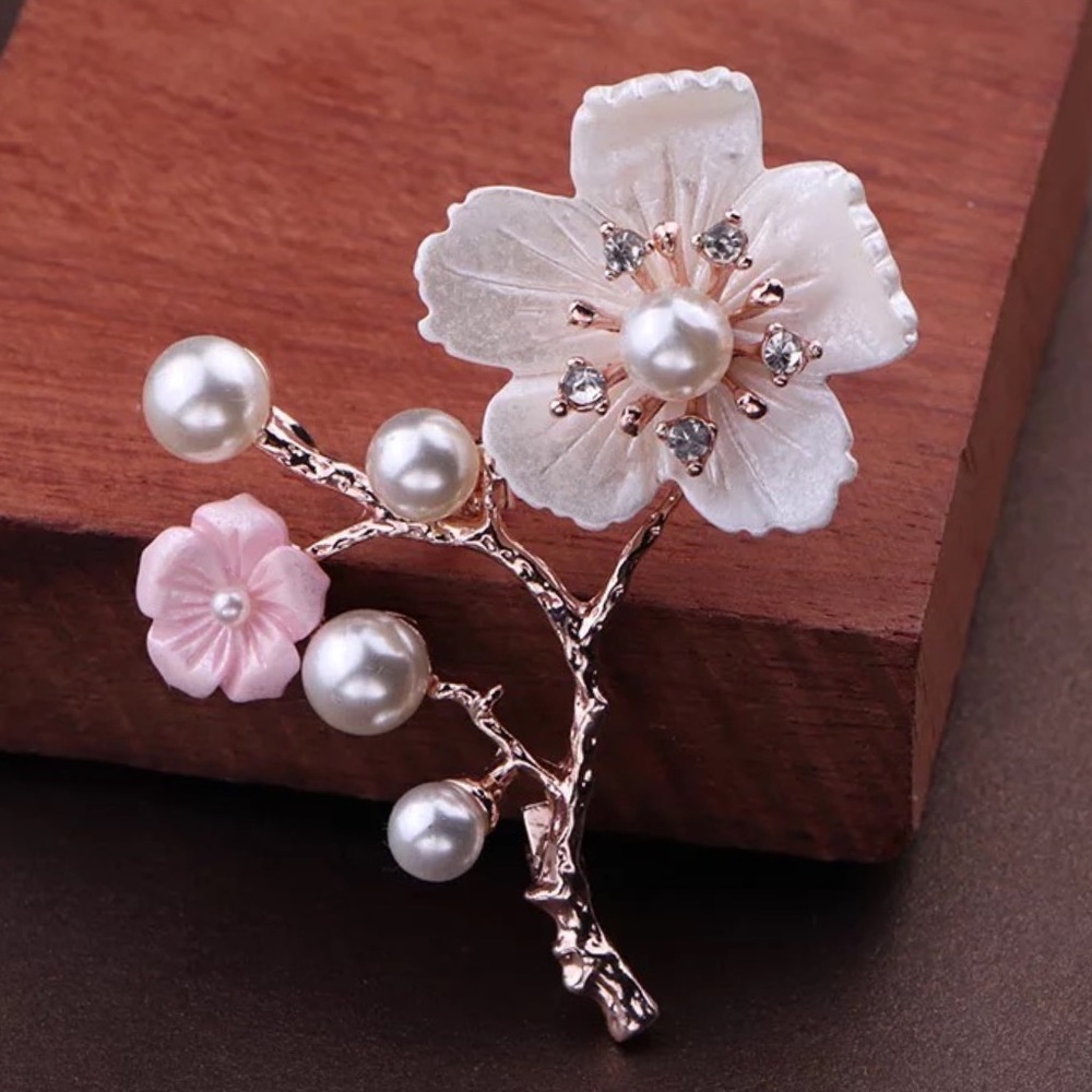 Crystal and Pearl Flower Brooch Lapel Pin